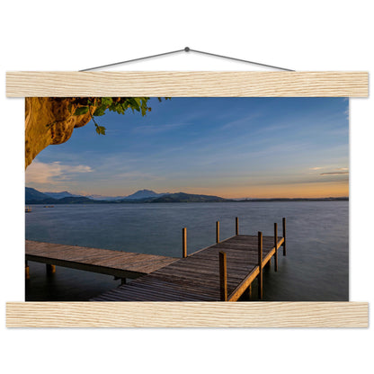 Sonnenuntergang am Zugersee Premium Poster mit Holzeisten