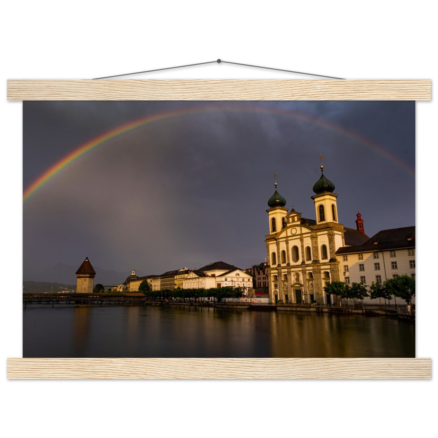 Regenbogen über Luzern Premium Poster mit Holzeisten