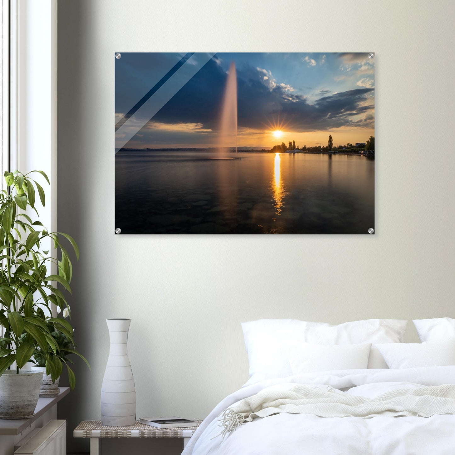 Wasserfontäne am Zugersee bei Sonnenuntergang - Acryldruck 70x100cm