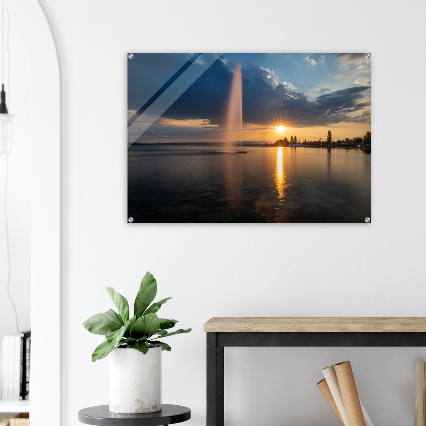 Wasserfontäne am Zugersee bei Sonnenuntergang - Acryldruck 70x100cm