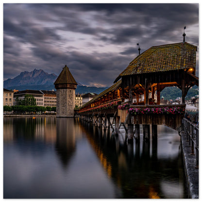 Kapellbrücke Luzern mit Pilatus am Abend - Premium Poster
